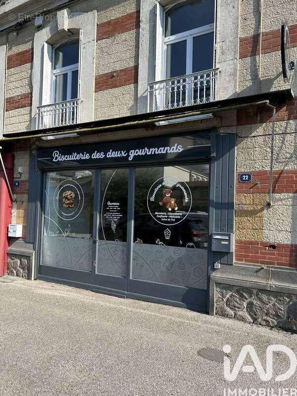 Commerce 295 m² à Rochefort-Montagne  - photo 3