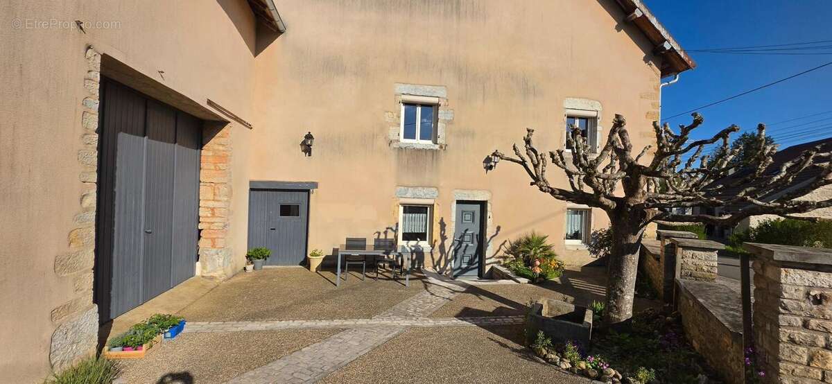 Maison 241 m² à Marnay  - photo 5