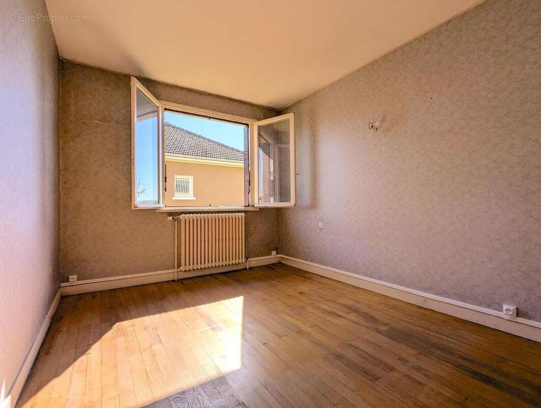   - Maison à CHARVIEU-CHAVAGNEUX