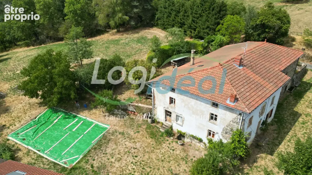 Maison à fort potentiel située à Poule-les-Echarmeaux - photo 2