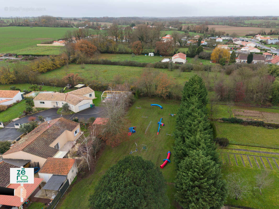 Terrain à MOUTIERS-SUR-LE-LAY