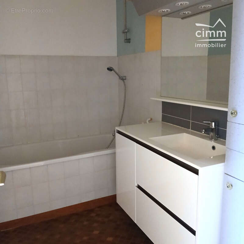 Salle de Bain - Appartement à VOIRON