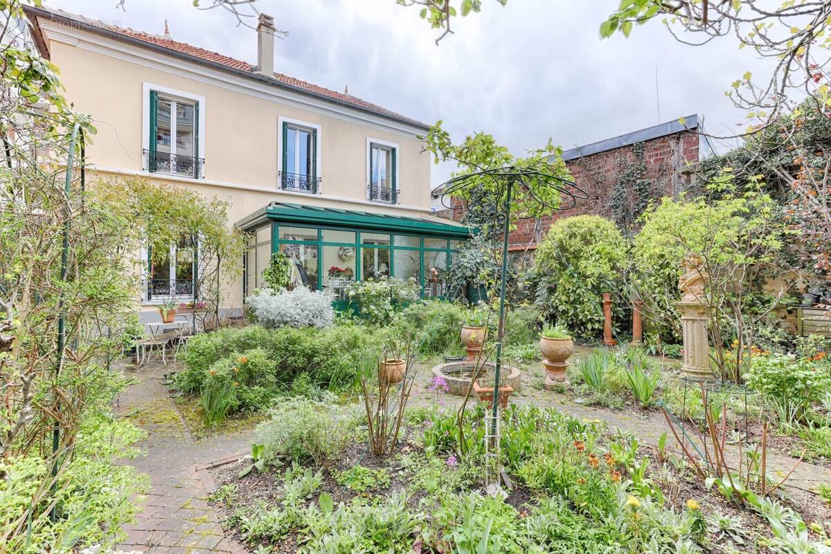 Maison à LA GARENNE-COLOMBES