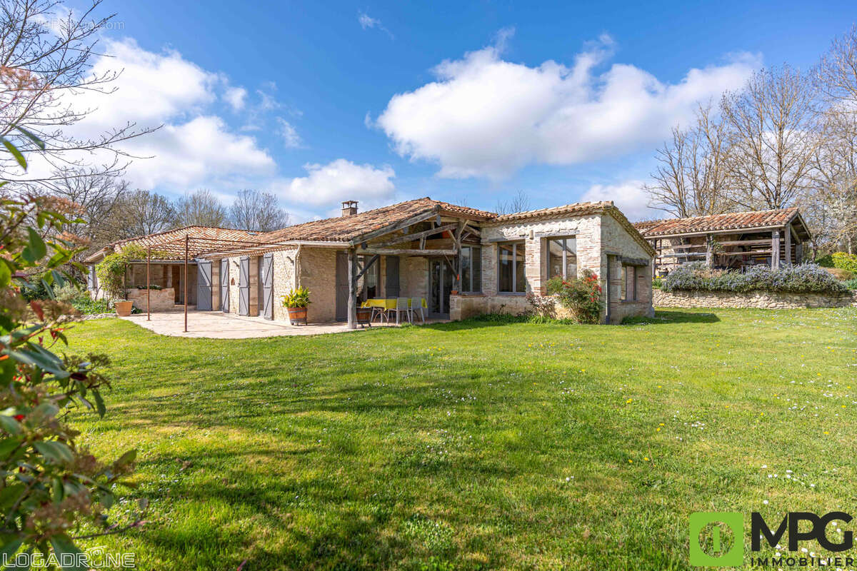 Proche CASSENEUIL à 15 minutes de VILLENEUVE SUR LOT, maison en pierres sur terrain de 2462 m2. - photo 6
