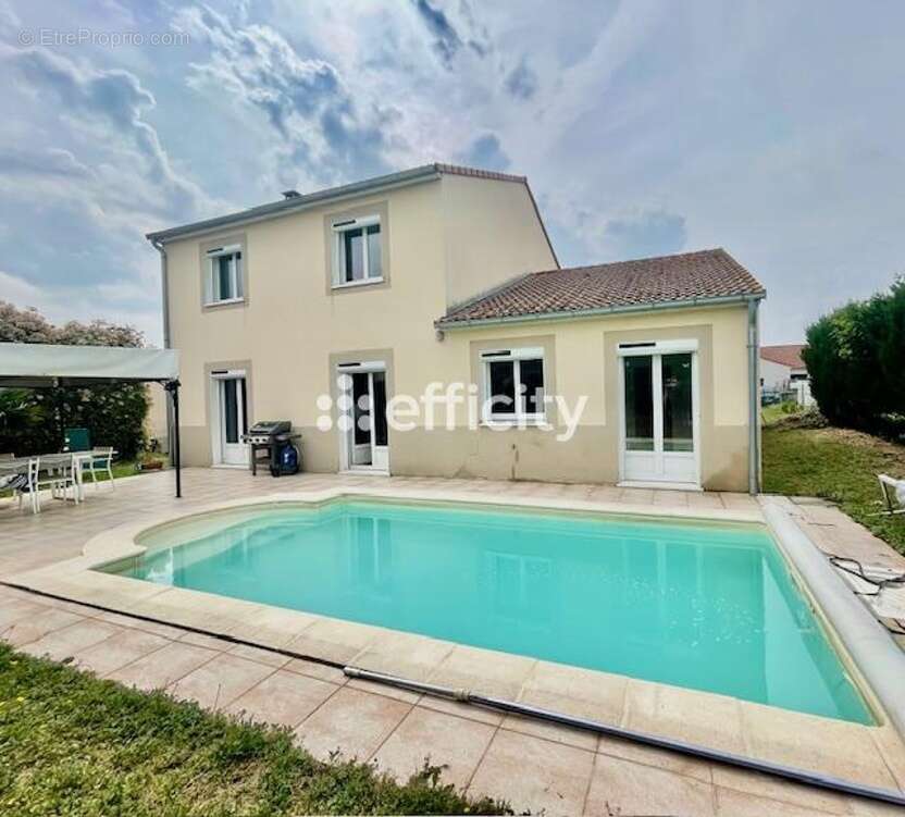 Maison à SAINT-MAURICE-L'EXIL