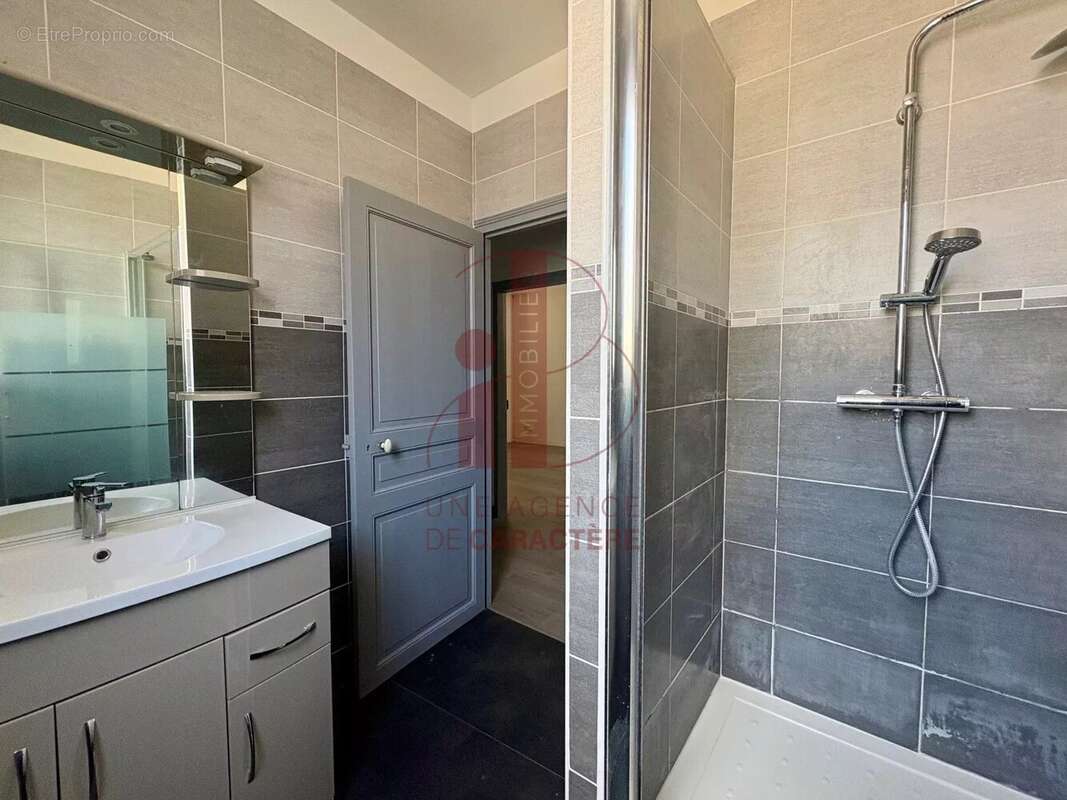 Maison à SAINT-MARTIN-EN-BIERE