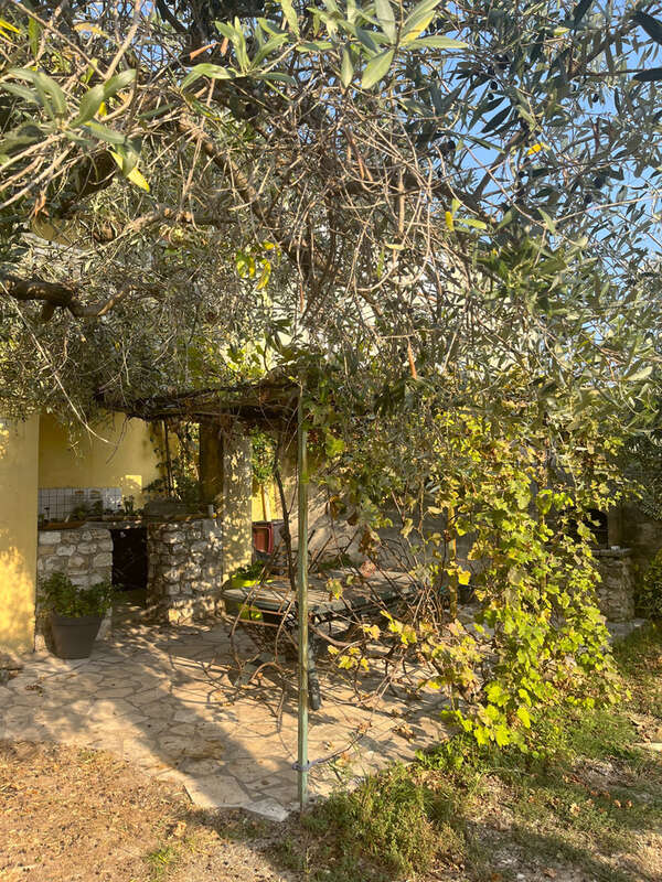 Maison avec terrain et stationnements proche village - photo 10