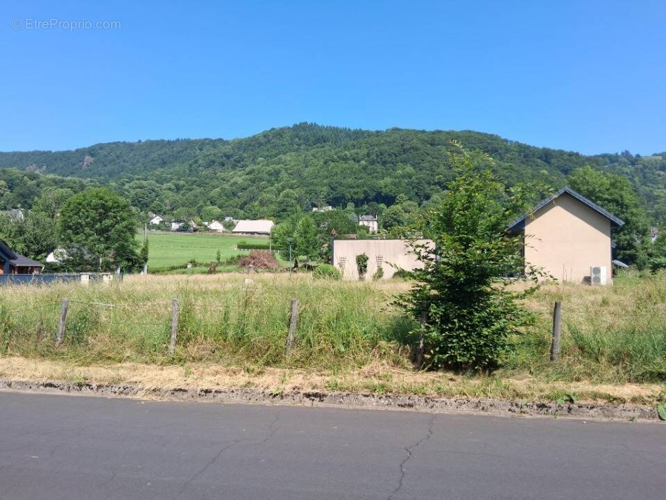 Terrain à POLMINHAC
