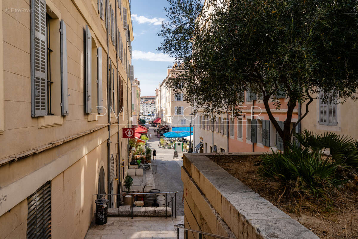 Commerce à MARSEILLE-1E