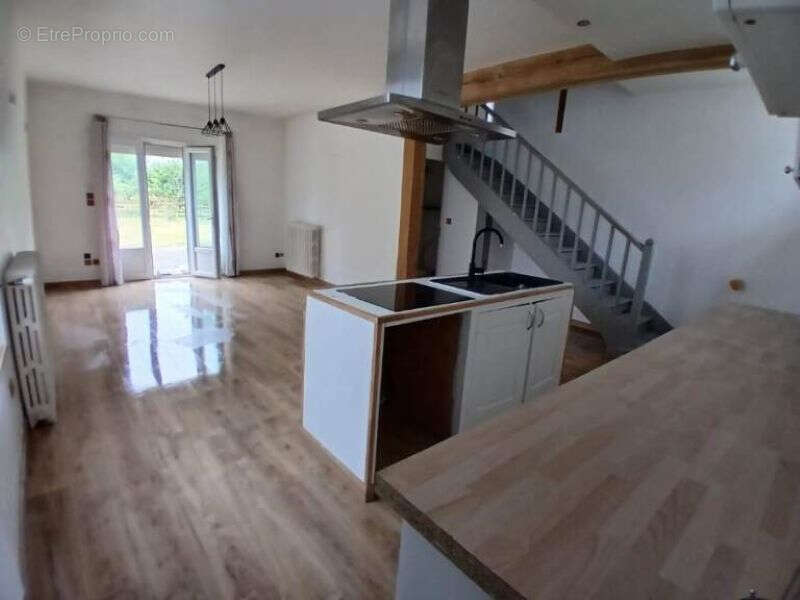 Maison à TREMBLAY-LES-VILLAGES