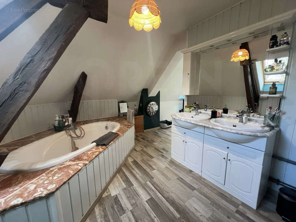 Maison à SAINT-MARTIN-DES-CHAMPS