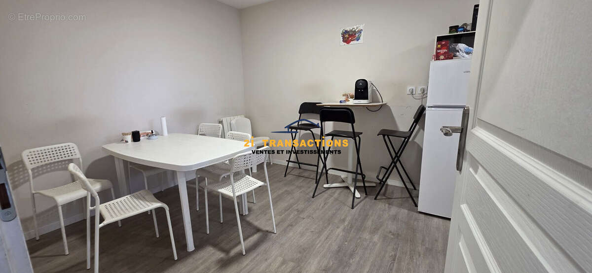 Commerce à SAINT-MARTIN-LA-PLAINE