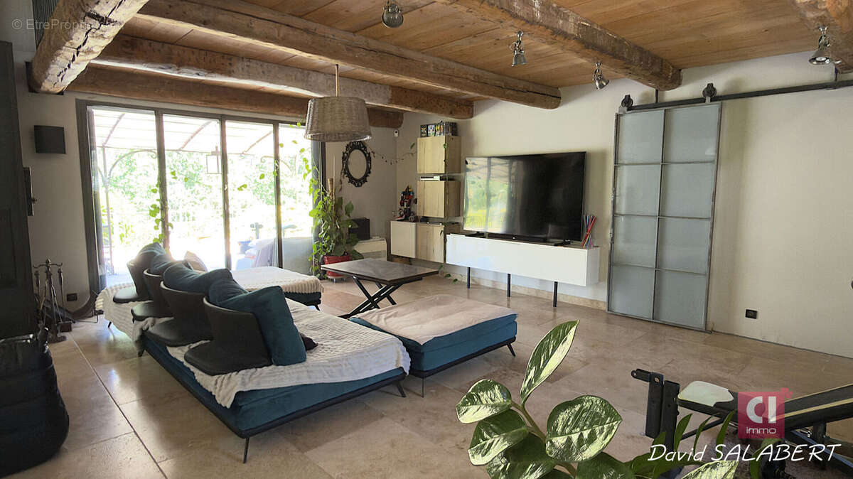 Le Thoronet - Propriété de 195 m² avec vaste réception, dépendance et sous-sol - photo 8