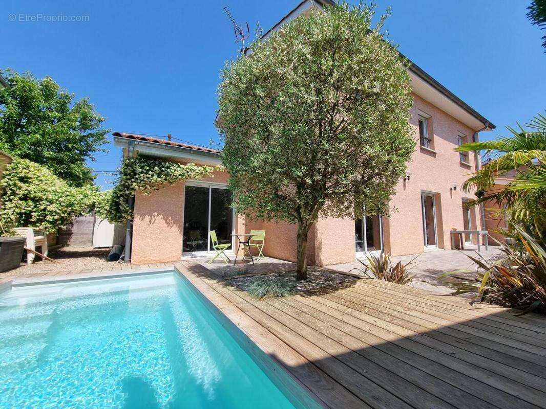 Maison à DECINES-CHARPIEU