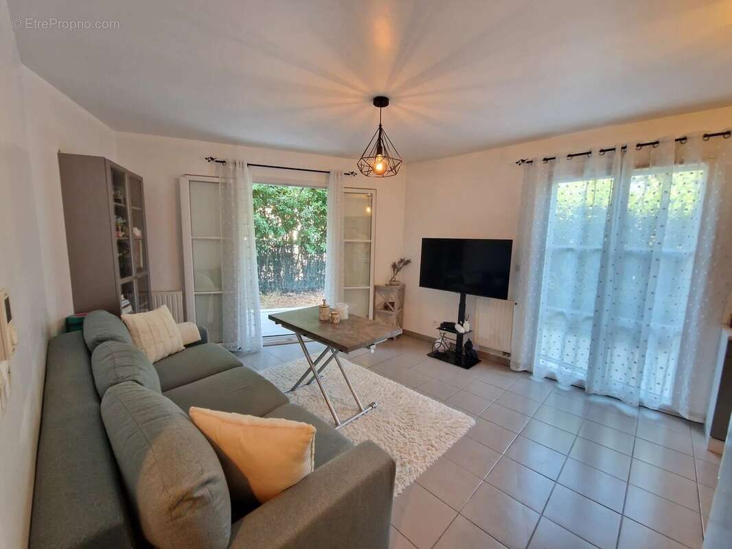 Appartement à ROQUEFORT-LES-PINS