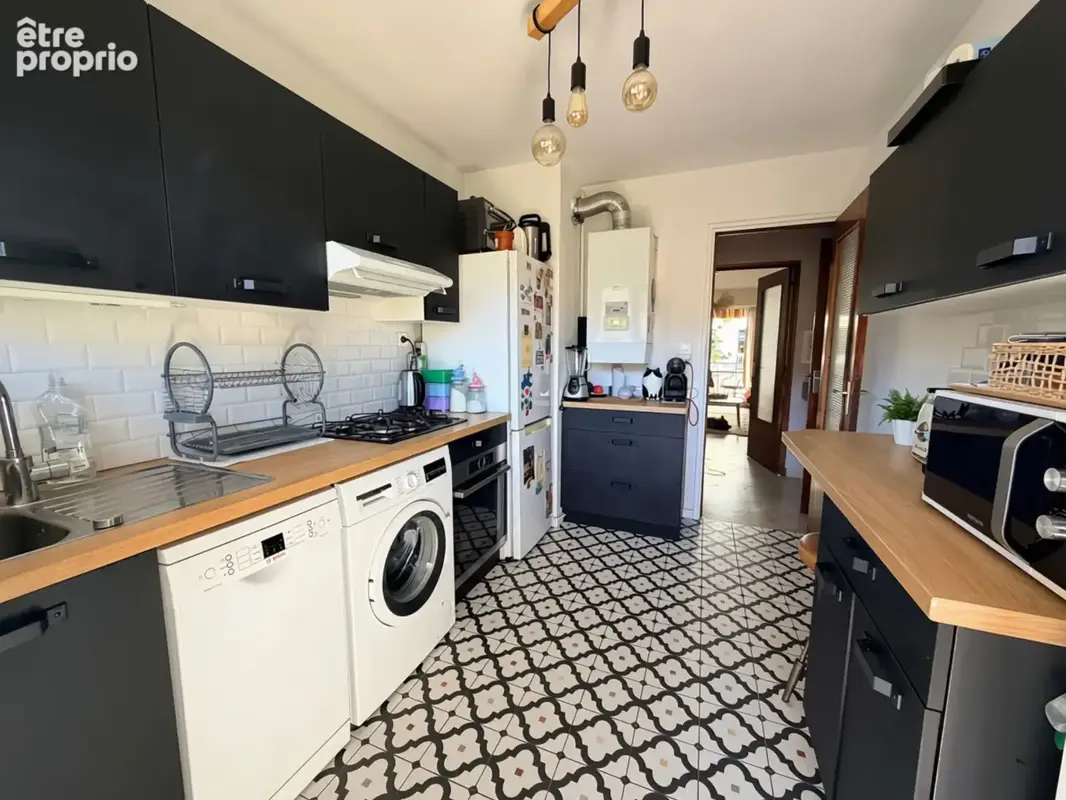 T3 RÉNOVÉ de 65 M2 avec 2 balcons   TOULON SAINT-ANNE - photo 3