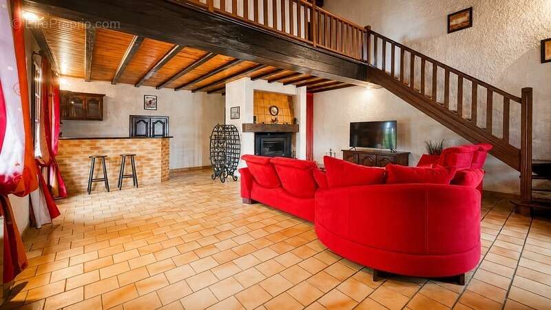 Maison à POMAREZ