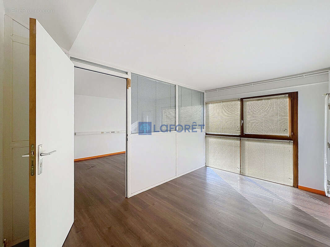 Commerce à SAINT-ETIENNE-DU-ROUVRAY