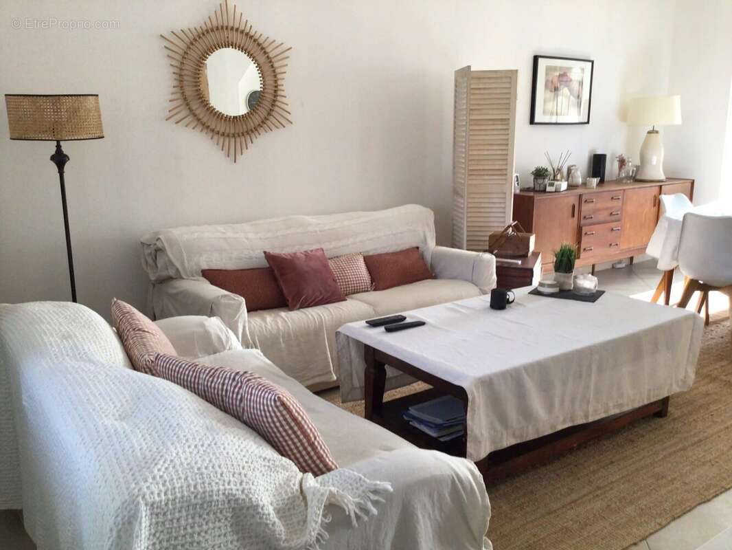 Maison à VENEUX-LES-SABLONS