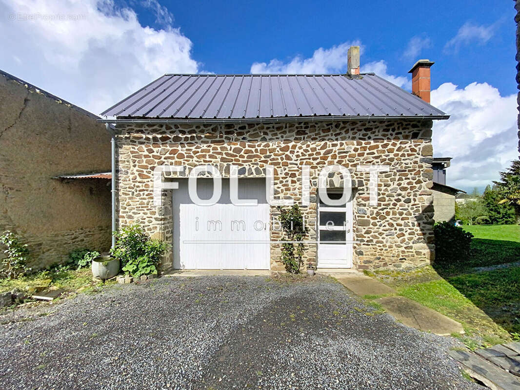 Maison à COURCY