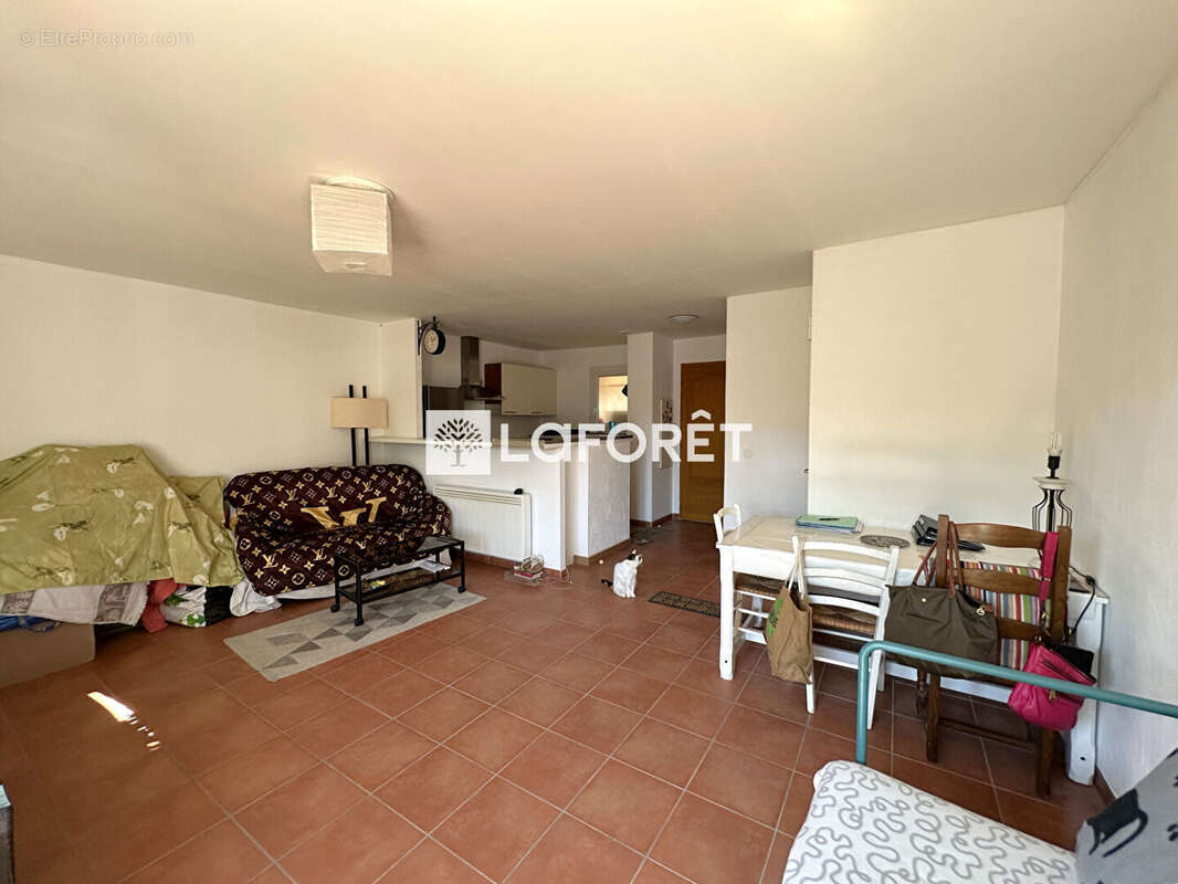 Appartement à SAINT-LAURENT-DU-VAR