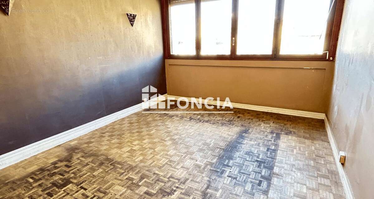 Appartement à MARSEILLE-5E