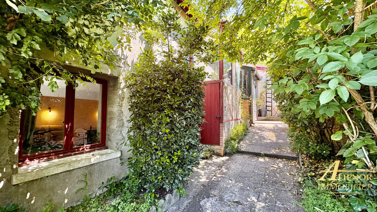 Maison à MONTREM
