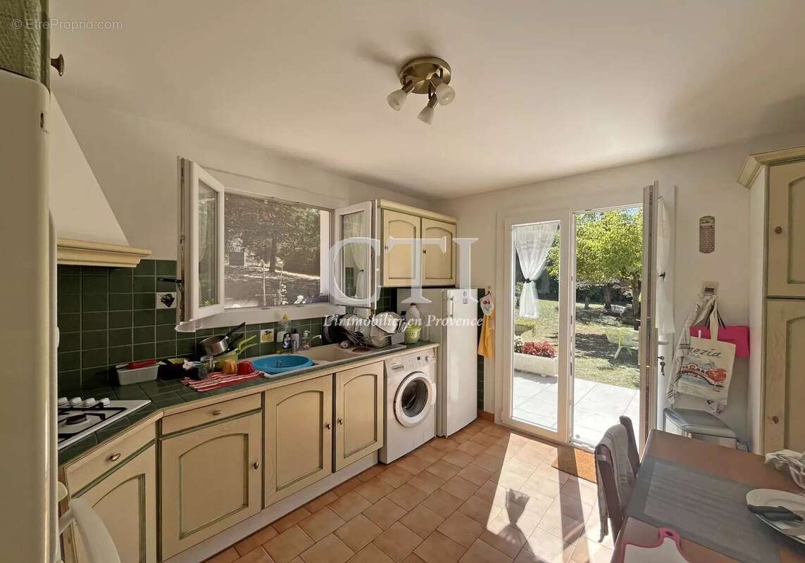 Charmante villa de plain-pied avec beau terrain arboré et clos de 2 627 m² - photo 11