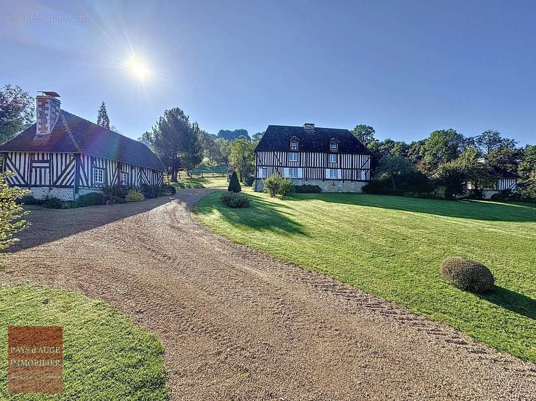 Maison à SAINT-PIERRE-SUR-DIVES