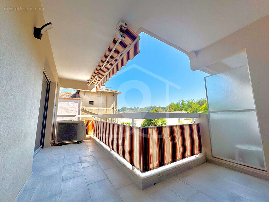 Appartement à VALLAURIS