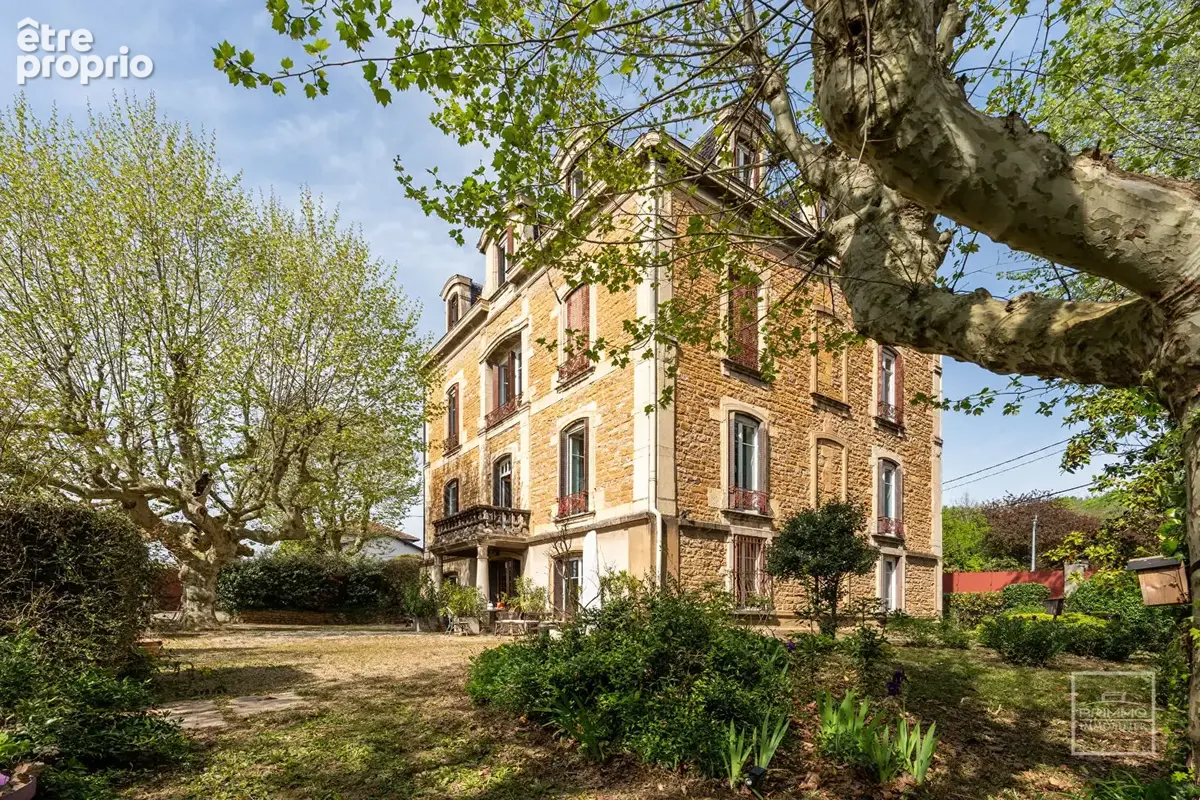 Neuville sur saone - 137m² de charme, jardin 1385m² & parking - photo 3