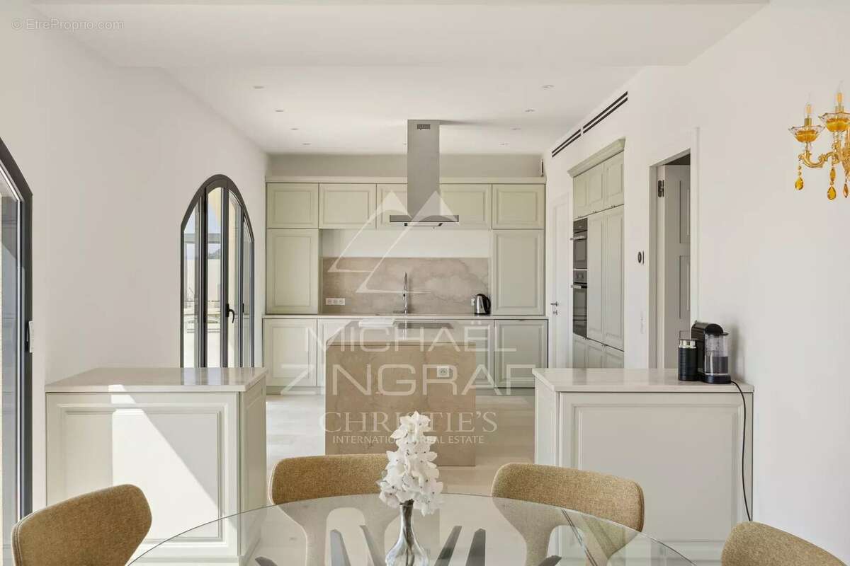 Villa au style épuré sur les balcons de la Riviera - photo 8