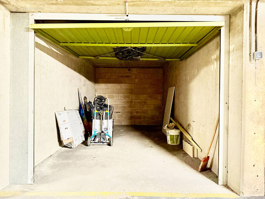 Parking à IVRY-SUR-SEINE