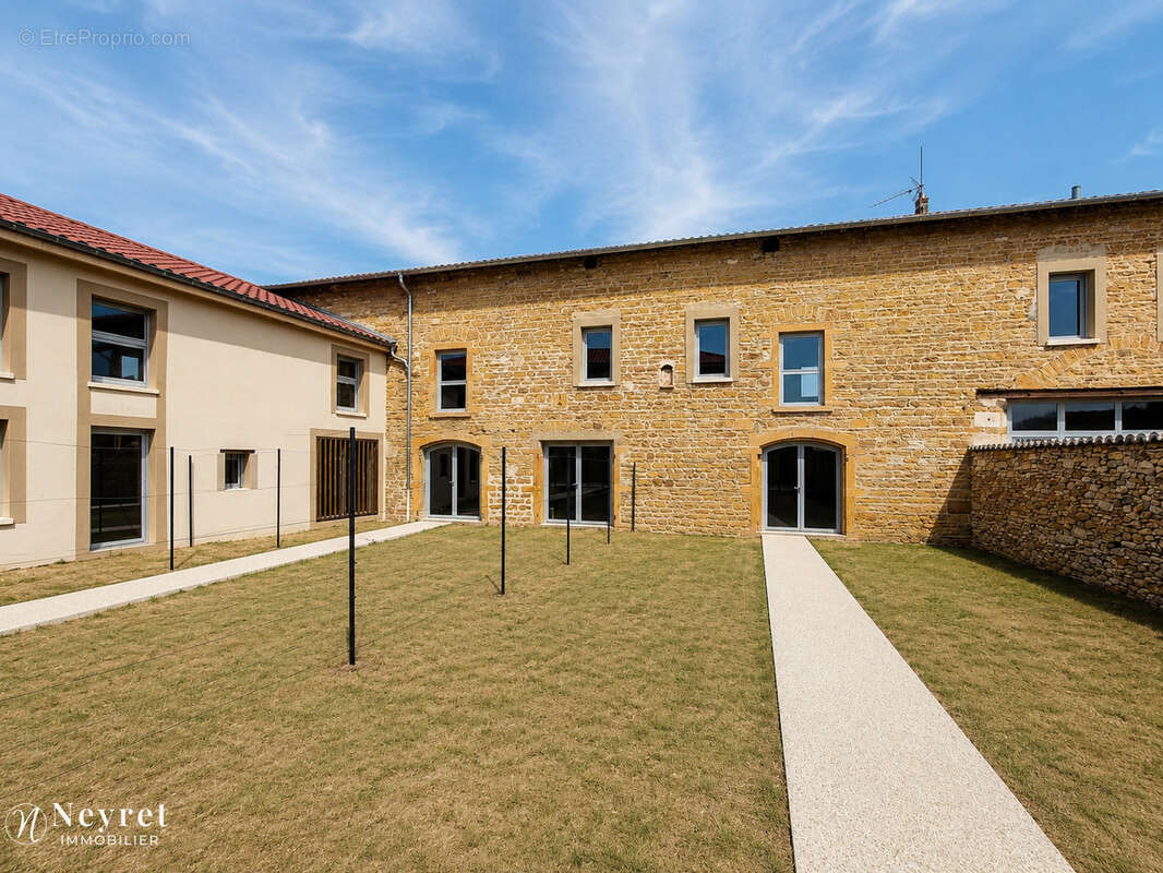 Gleizé   maison de caractère à aménager   122 m2   jardin privatif - photo 2