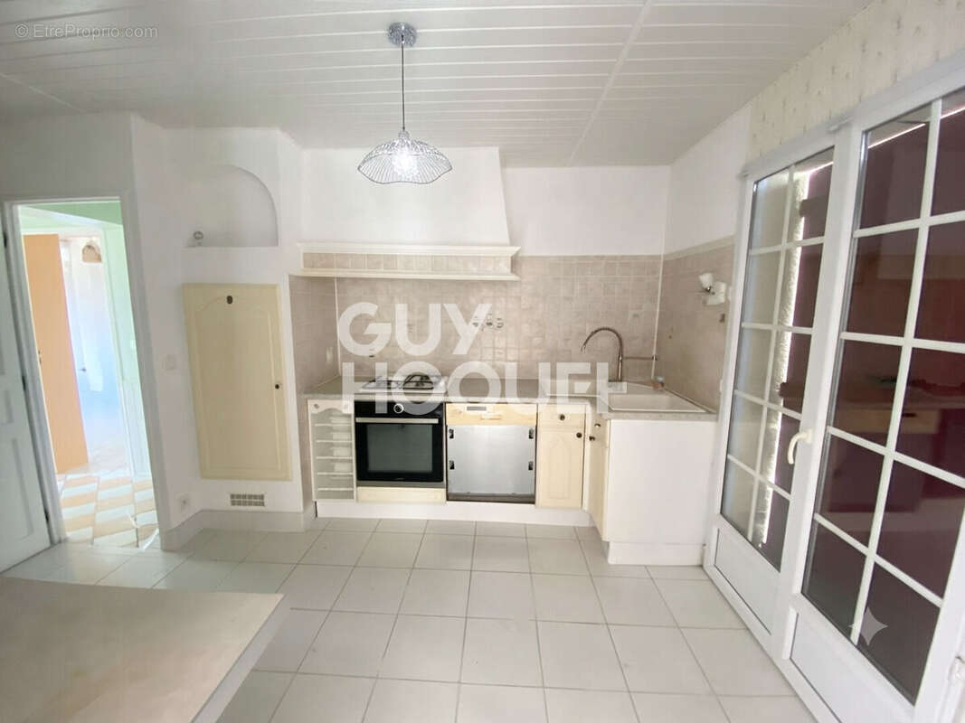 Maison à vendre à Marcilly-sur-Eure (27810)  128 m²  5 chambres  Terrain 1 000 m² - photo 3