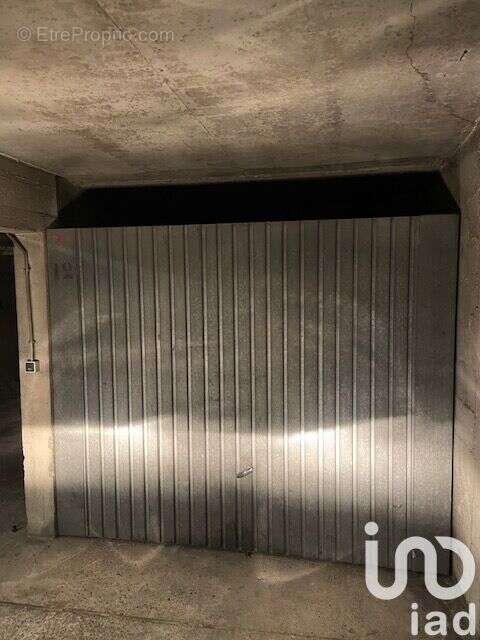 Photo 3 - Parking à COURBEVOIE