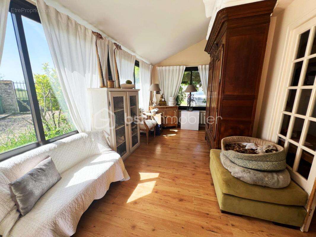 Charme de l'ancien et cadre de vie exceptionnel - Maison d’environ 170 m² avec jardin sur 1350 m² - photo 10