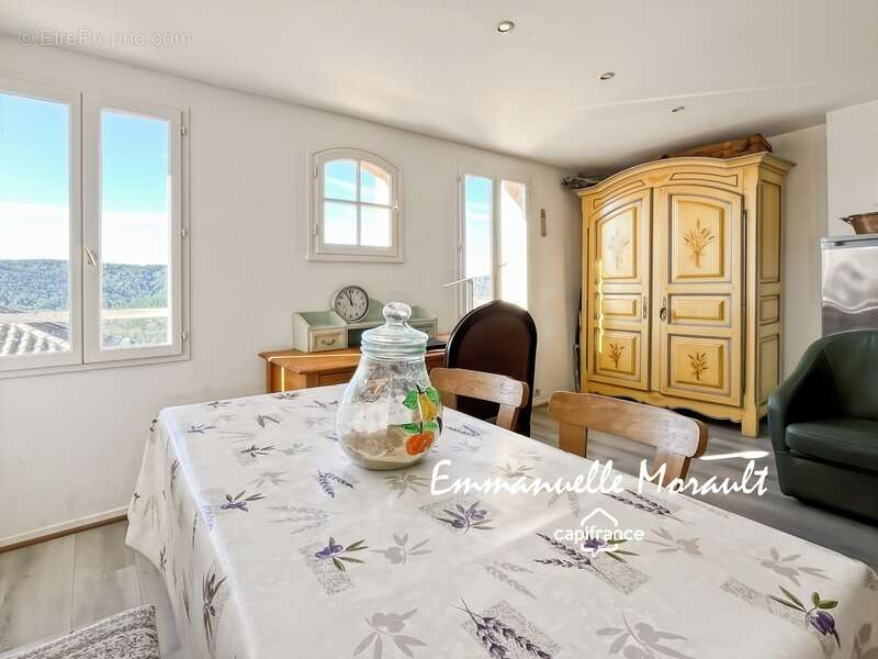 Appartement à BAGNOLS-EN-FORET