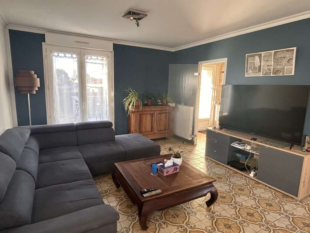 Espace salon - Maison à NIEUL-LE-DOLENT