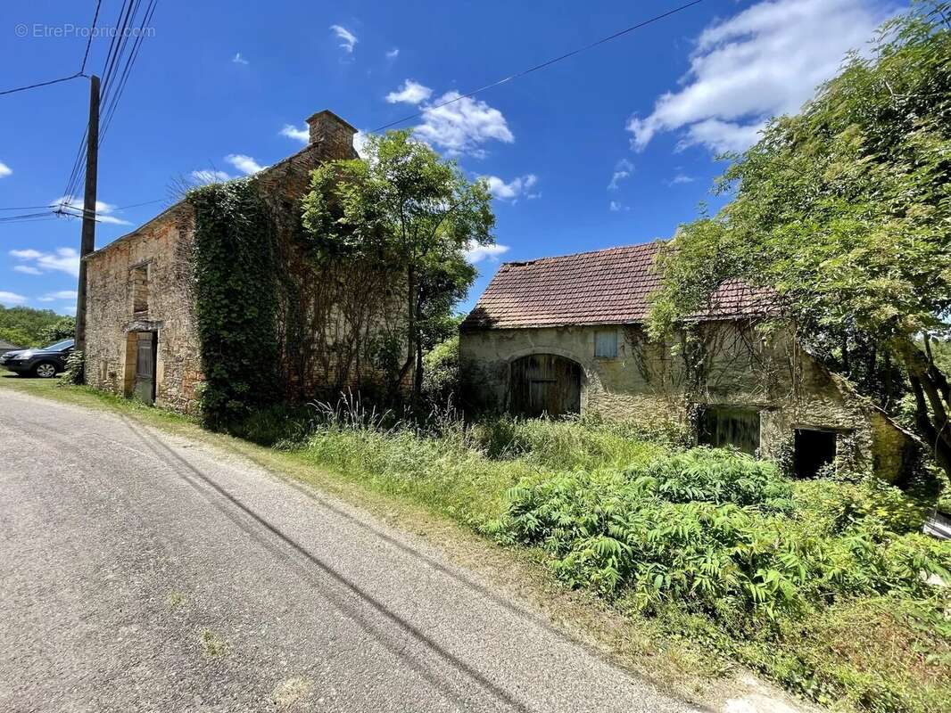 Maison et deux granges à rénover - photo 4