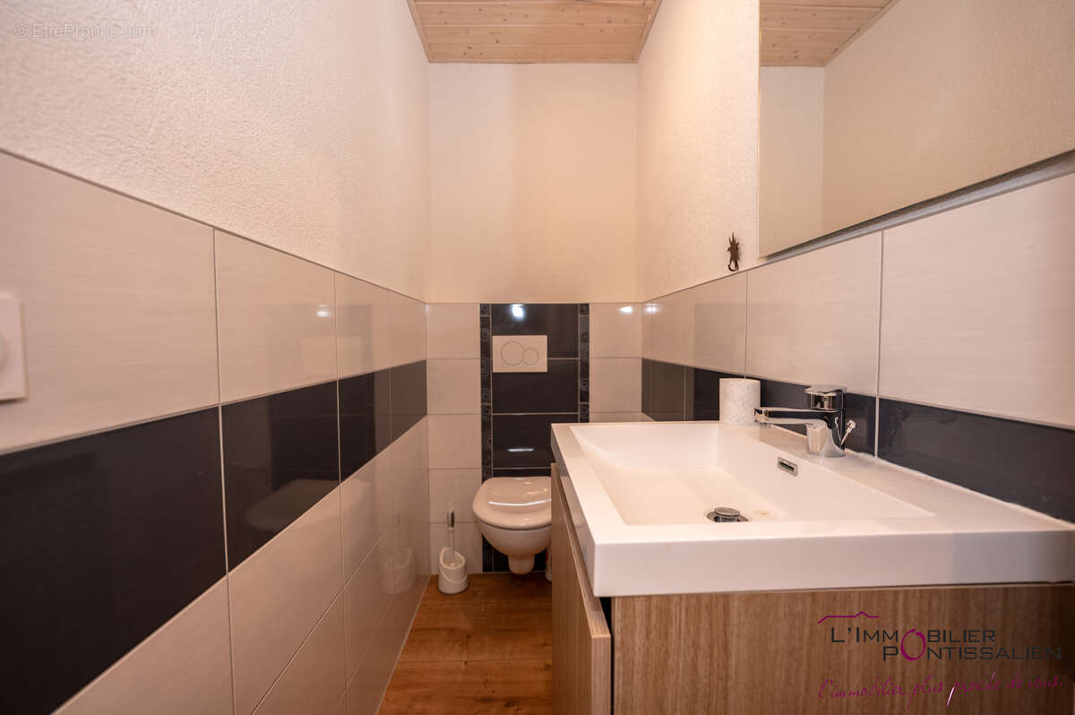 Maison de caractere offrant de beaux volumes - photo 36