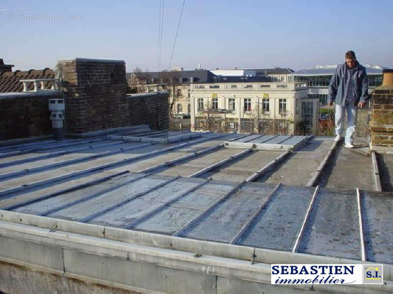 Terrasse pouvant être créée sur une partie seulement en s&#039;éloignant des limites des voisins (voir architecte des bâtiments de France) - Appartement à TROYES