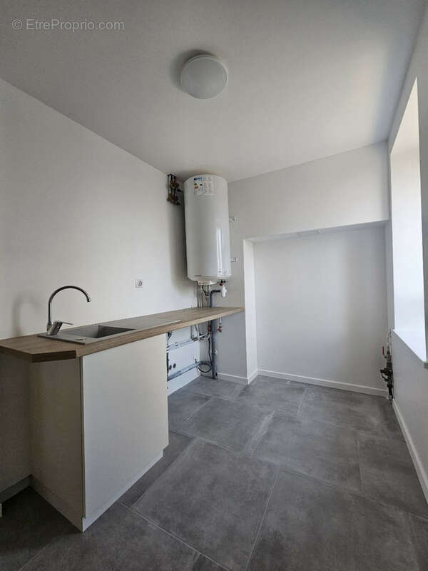 Maison à CREUZIER-LE-VIEUX