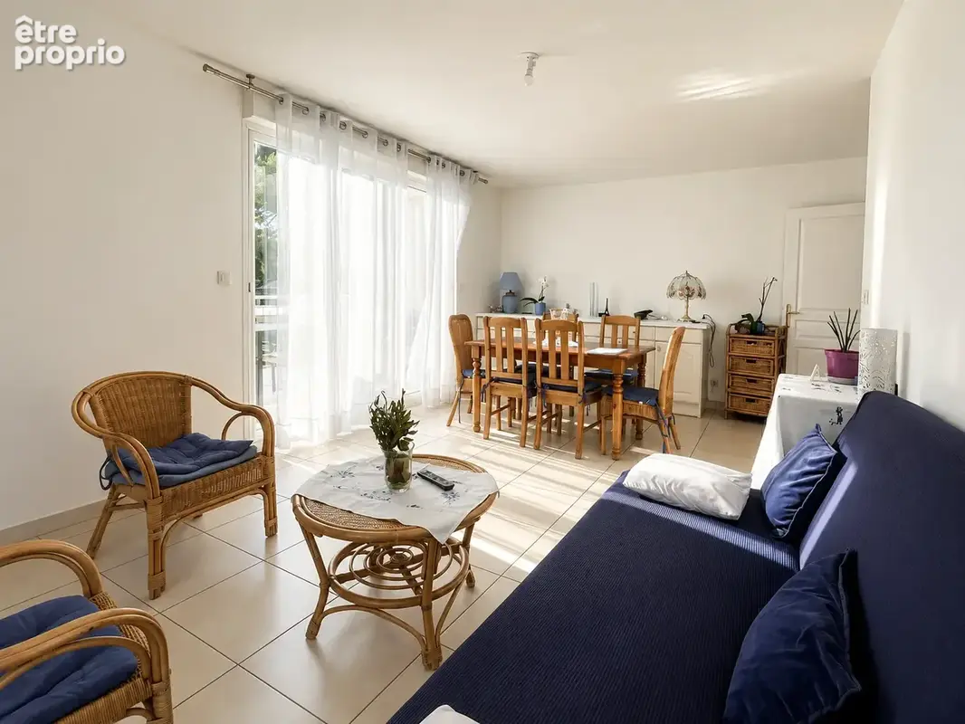 'Au sein d'une résidence sécurisée et parfaitement entretenue, venez découvrir ce magnifique appartement T4 au - photo 3