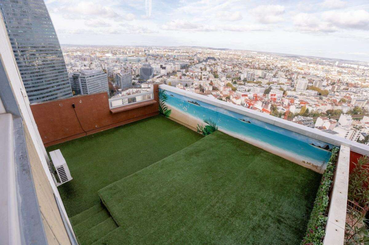 Appartement à COURBEVOIE