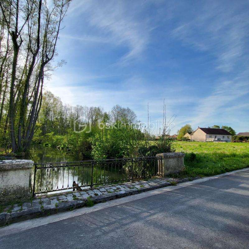Terrain à bâtir avec rivière – Vadenay (51) - photo 3