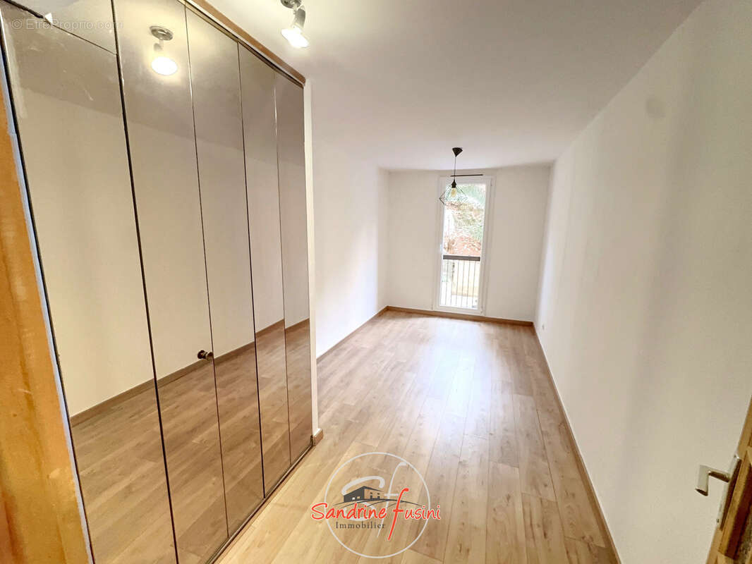 Appartement à CARROS