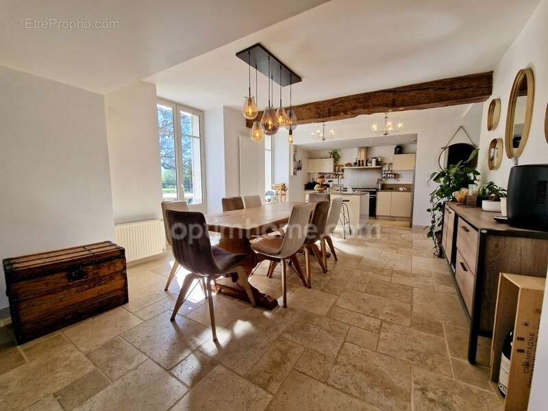 Maison à AVRAINVILLE