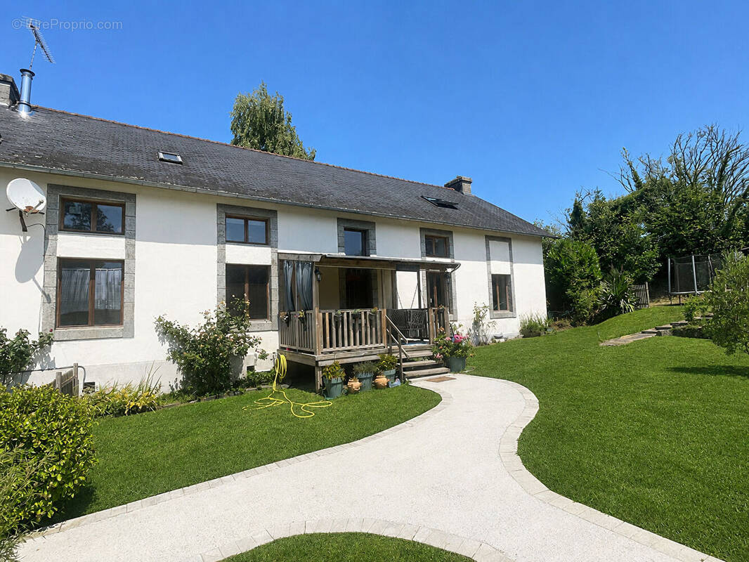 Maison 8 pièces 240 m² · à Pleyben · 240 m² · 249 450 €