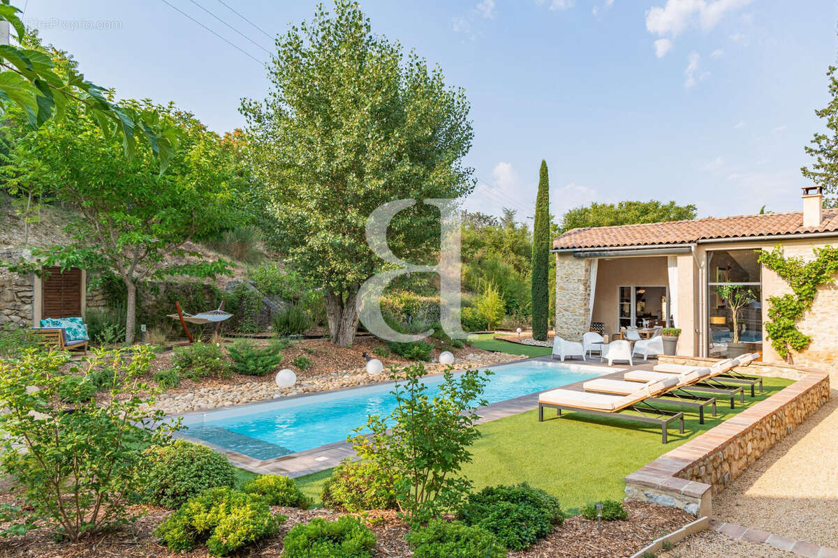 Maison 380 m² à Vaison-La-Romaine  - photo 3